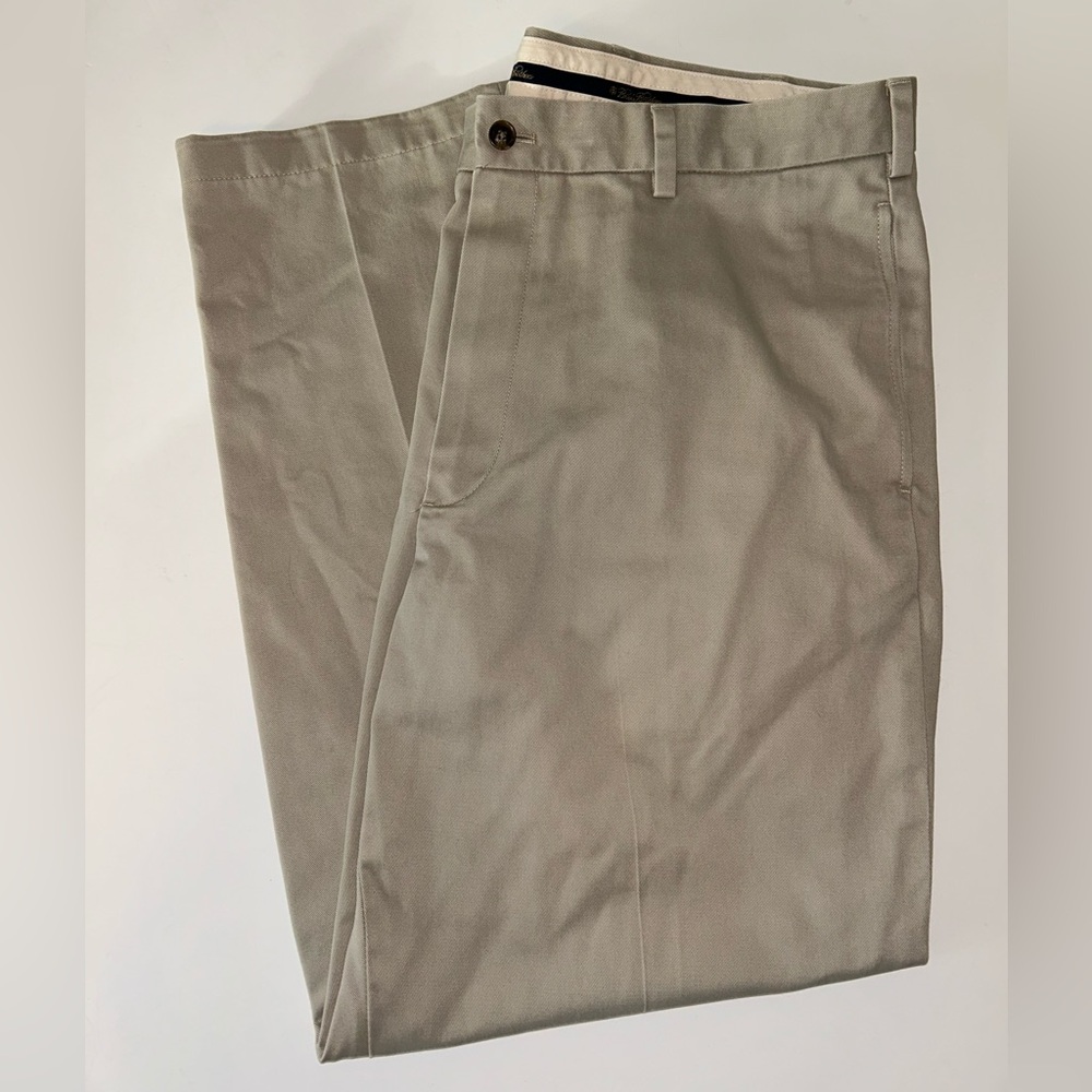 Brooks Brothers mens Hudson Advantage Chino flat front khaki pants size W37, L30